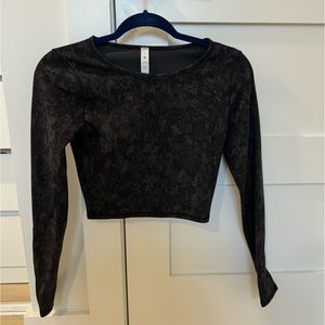 Lululemon cropped longsleeve top